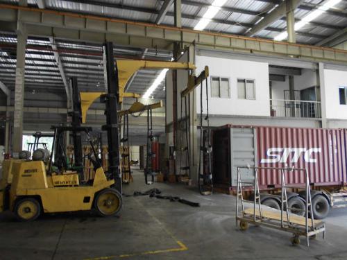 Forklift Jib Attachment Use In Glass Transport