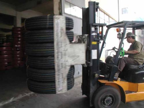 Tyre Clamp With Forklift